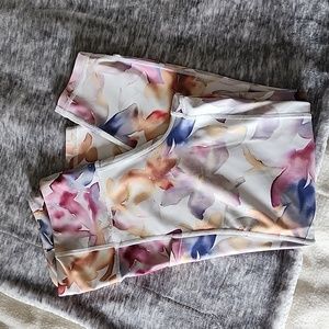 Gapfit blackout technology floral print 7/8  leggings